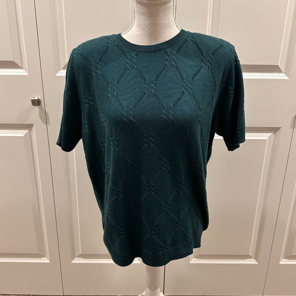 Alfred Dunner Size Medium short sleeve hunter green sweater excellent condition